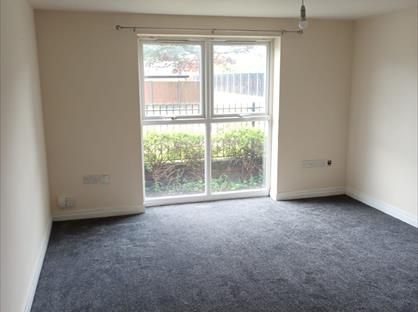 2 Bed Flat, Hebers Court, M24