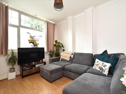 1 Bed Flat, North Cross Road, SE22