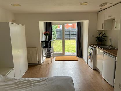 Studio Flat, Whitley Village, CV3