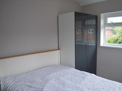 Room in a Shared House, Renfrew Road, TW4