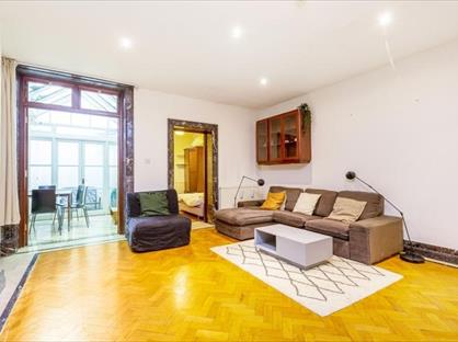 2 Bed Flat, Oakley Street, SW3