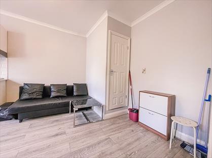 Studio Flat, Kensington Gardens Square, W2
