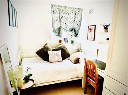 Room in a Shared House, Manor Road North, SM6