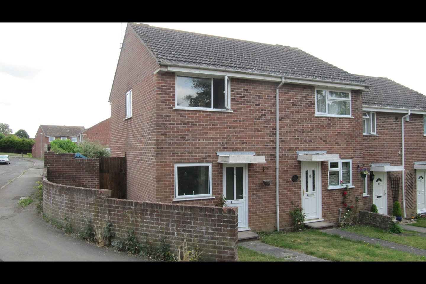 Yeovil 2 Bed SemiDetached House, Cavalier Close, BA21 To Rent Now