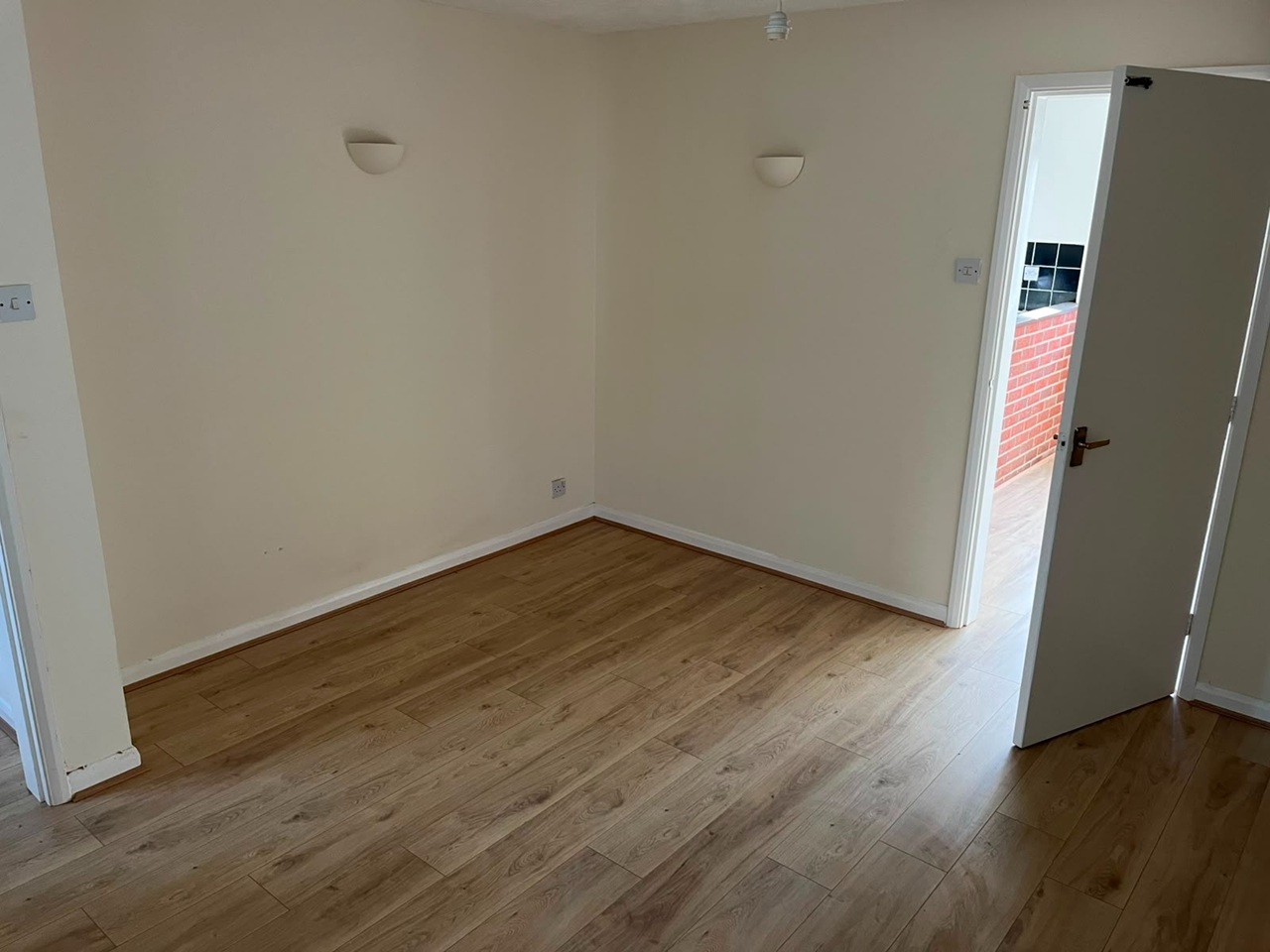 3 Bed End Terrace, Wheat Close, NG8 photo 2