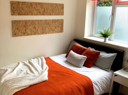 Room in a Shared House, The Gossamers, WD25