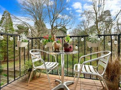 2 Bed Maisonette, Newton Court, RH16