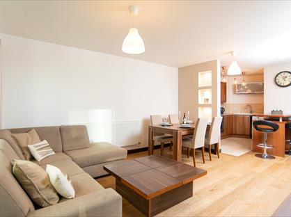 2 Bed Flat, Bridges Court Rd, SW11