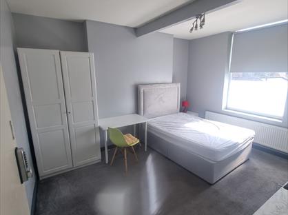 Room in a Shared House, Wesley Street, WF10