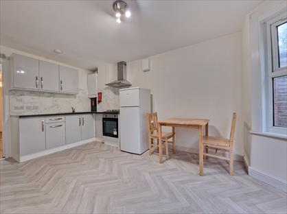 1 Bed Flat, Manor Park Parade, SE13
