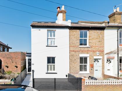 3 Bed Terraced House, Queens Road, KT7