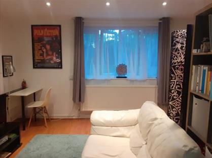 Studio Flat, Hawes Street, N1