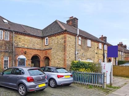 5 Bed Semi-Detached House, Clematis Street, W12