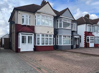 3 Bed Semi-Detached House, Wensleydale Avenue, IG5