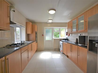 6 Bed Maisonette, Rossiter Road, SW12