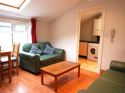 2 Bed Flat, Tooting Bec Road, SW17