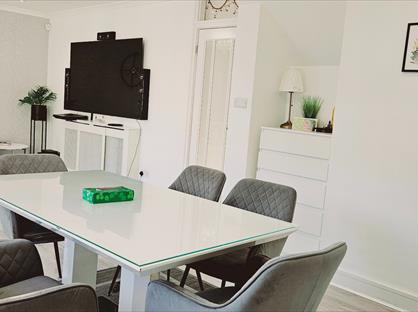 6 Bed Bungalow, Lower Cippenham Lane, SL1