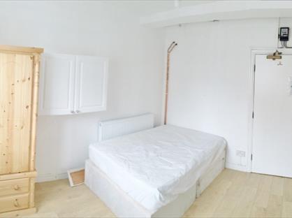Bedsit, Holloway Road, N7