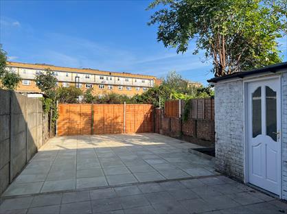 4 Bed Terraced House, Murray Square, E16