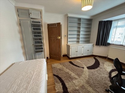 Room in a Shared House, Manor Road, GU2