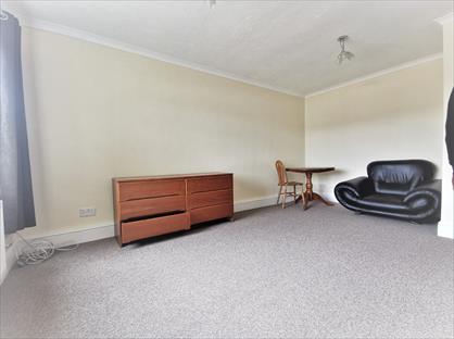 2 Bed Flat, Ryecroft Gardens, GU17