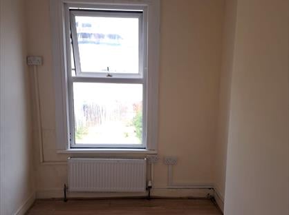 4 Bed Terraced House, Herbert Road, IG3