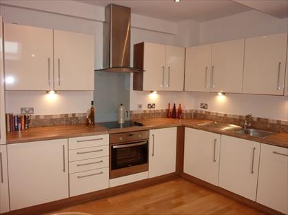 2 Bed Flat, Bryanstone Road, BD4