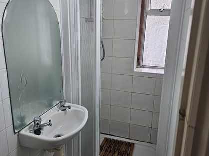 Room in a Shared House, Leeds, LS20