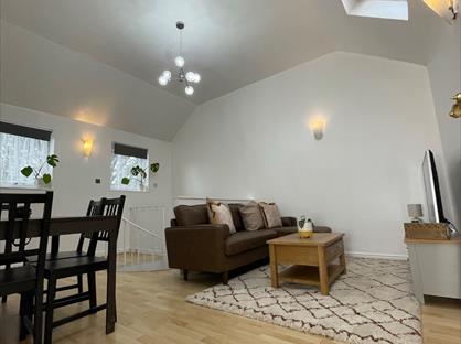 2 Bed Flat, Valiant Way, E6