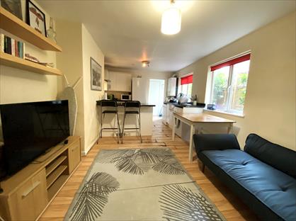 2 Bed Flat, Strathleven Road, SW2