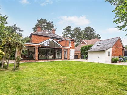 5 Bed Detached House, Andover Road, RG14
