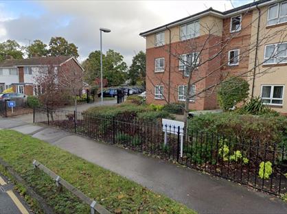 2 Bed Flat, Wheble Drive, RG5