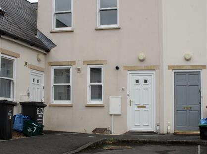 2 Bed Terraced House, Kingston Mews, TA2