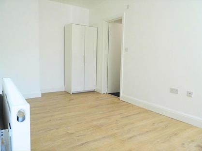 Studio Flat, Westway, W12