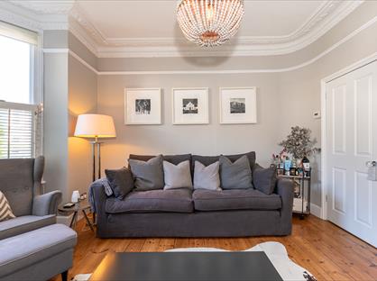 2 Bed Flat, Broomwood Road, SW11