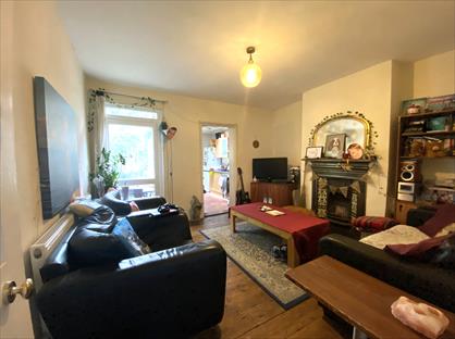 3 Bed Semi-Detached House, Tooting Bec Road, SW17