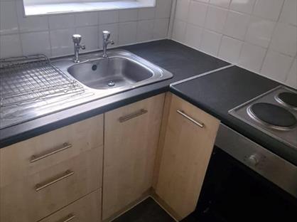 Studio Flat, Kensington Court, M7