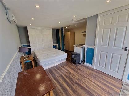 Studio Flat, Lower Dunton Road, RM14