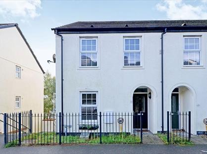 5 Bed End Terrace, Sparnock Grove, TR1
