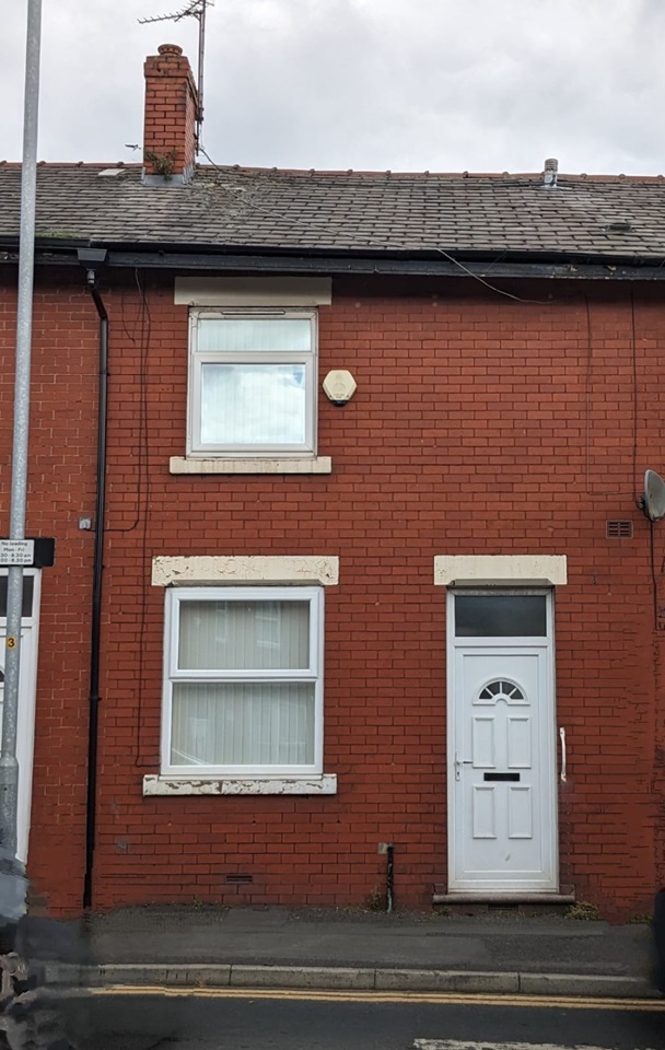 Oldham 2 Bed End Terrace, Hathershaw Lane, OL8 To Rent Now for £