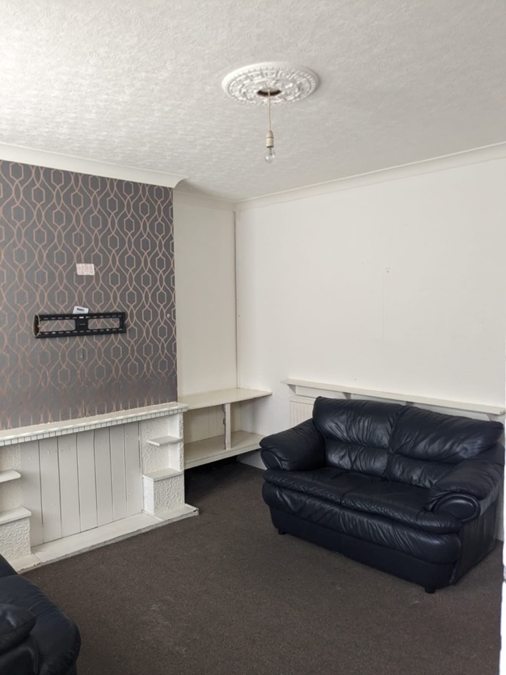 Oldham 2 Bed End Terrace, Hathershaw Lane, OL8 To Rent Now for £
