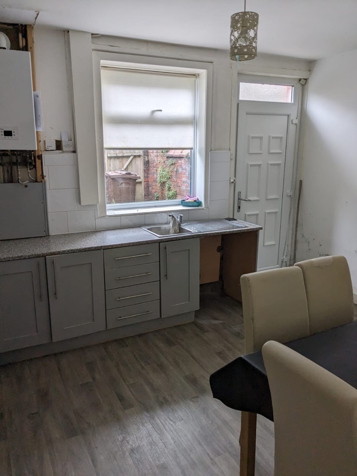 Oldham 2 Bed End Terrace, Hathershaw Lane, OL8 To Rent Now for £