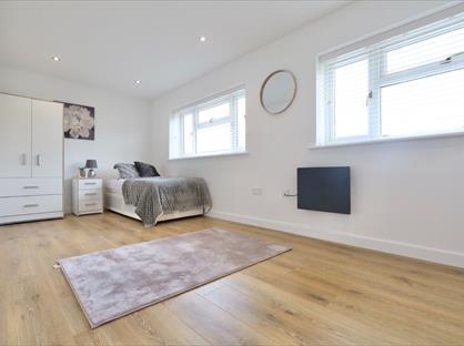 Studio Flat, Veryan Close, BR5