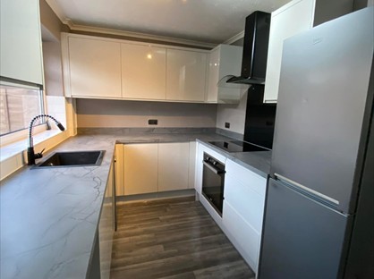 3 Bed Terraced House, Inglewood Avenue, GU15