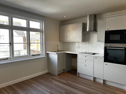 2 Bed Flat, Avenue Road, PO40