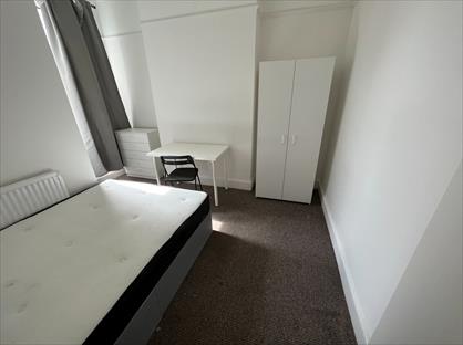 Room in a Shared House, Mora Road, NW2