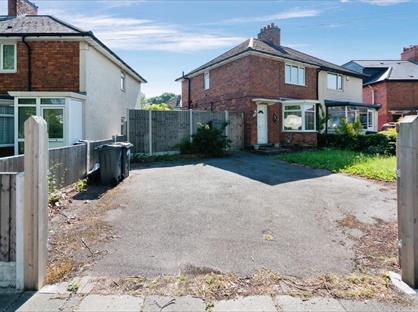 2 Bed Semi-Detached House, Pineapple Road, B30