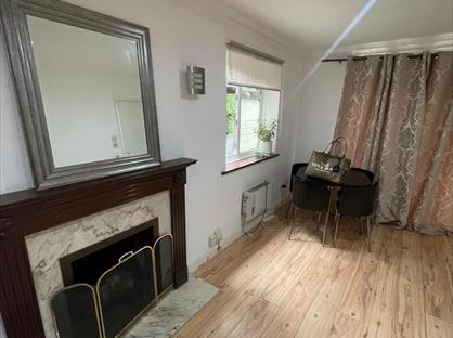 Studio Flat, Ashley Drive, TW7