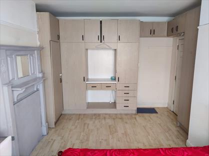 Room in a Shared House, Burlington Road, KT3