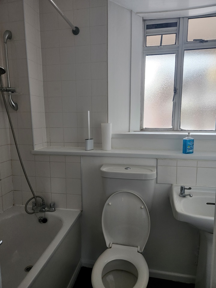 London Room in a Shared House, Padstow House, E14 To Rent Now for £